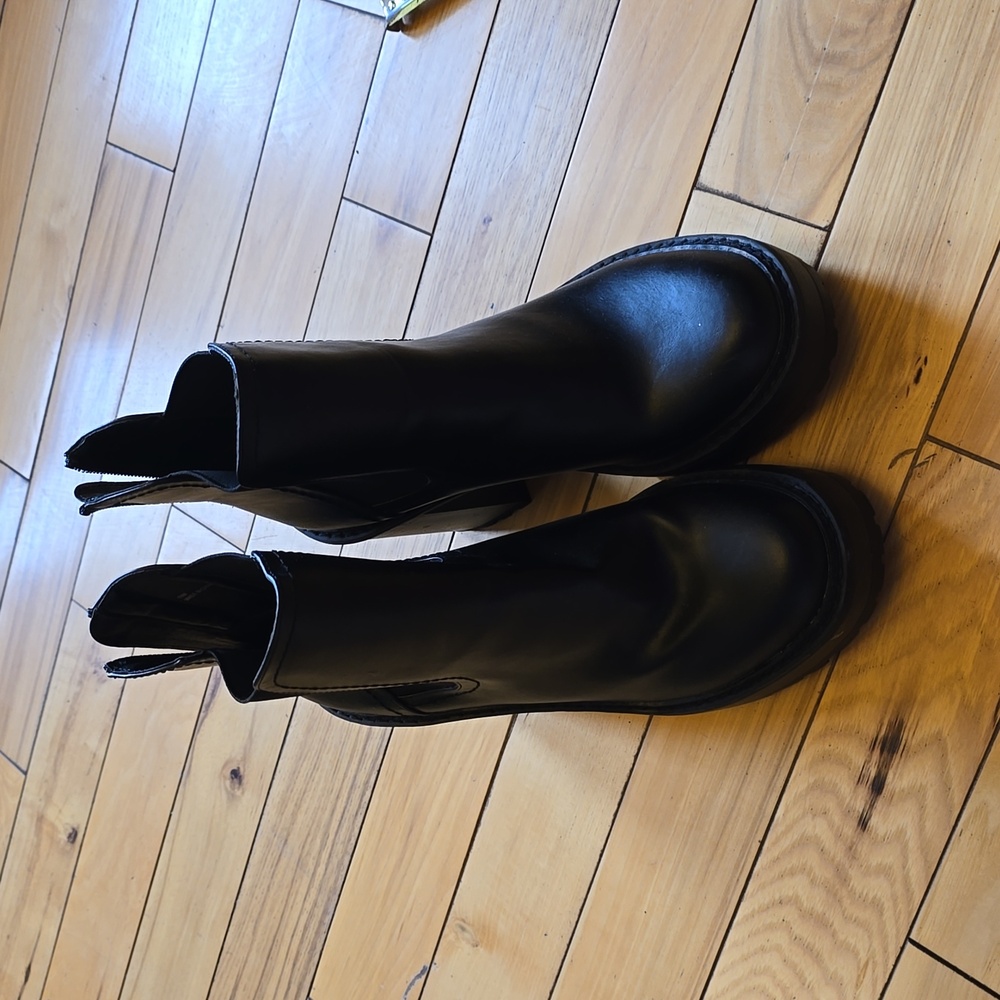 Women's size 10 Madden Girl Booties